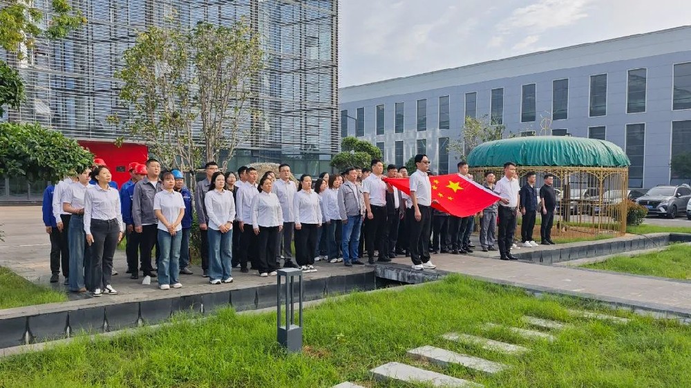 【乾鋼科技】——金秋十月，舉國同慶|乾鋼科技、華宇金屬、恒大板材喜迎國慶隆重舉行升旗儀式